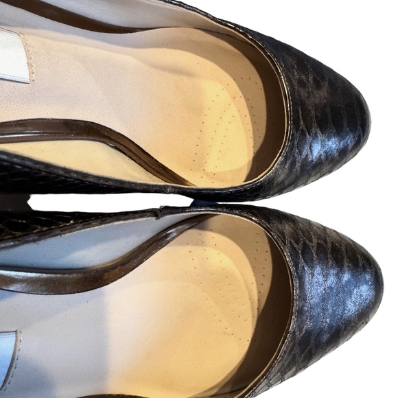 CLARKS Bronze textured leather platform pumps block heel size 8.5 - Picture 9 of 12